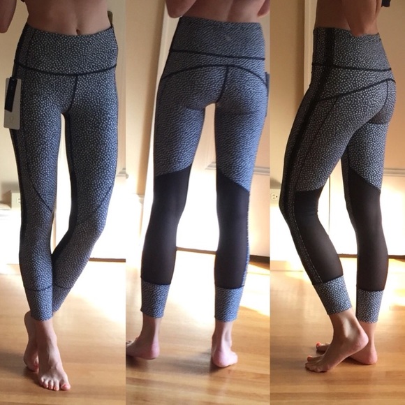 NWT💕Hit It Mesh Panel Reflective Running Leggings - Picture 3 of 8